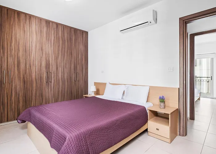 Downown With 2 Bedrooms Larnaca