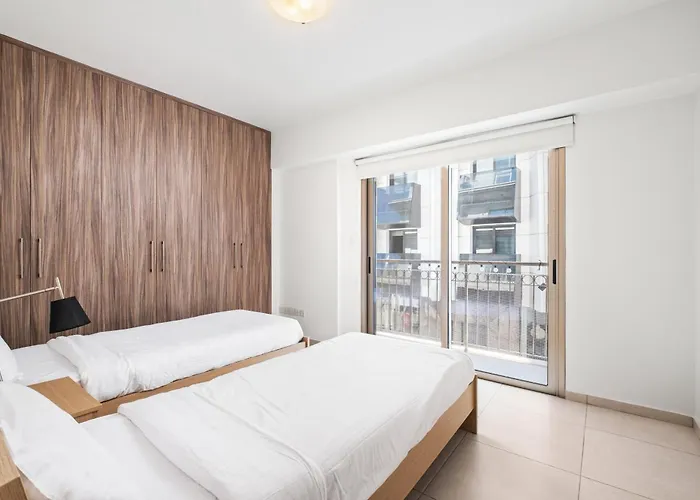 Downown With 2 Bedrooms * Larnaca