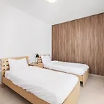 Downtown With 2 Bedrooms *