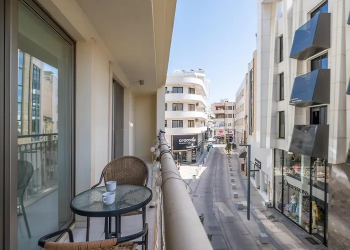 Downown With 2 Bedrooms * Larnaca