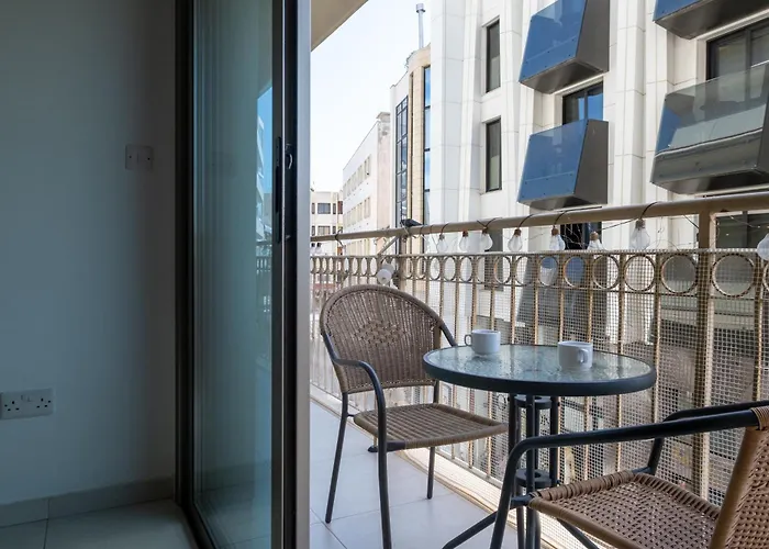 Downown With 2 Bedrooms Apartment *