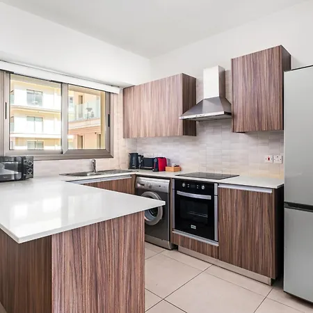 Apartament Downtown With 2 Bedrooms *